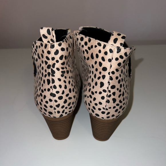 Joli Jolimall Zip Cutout Animal Print Ankle Booties Size 7 - Picture 4 of 7